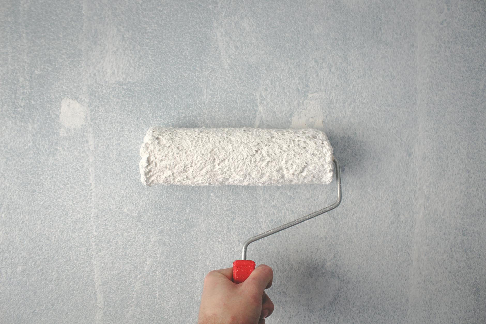 The Benefits of Hiring a Professional Painter vs. DIY