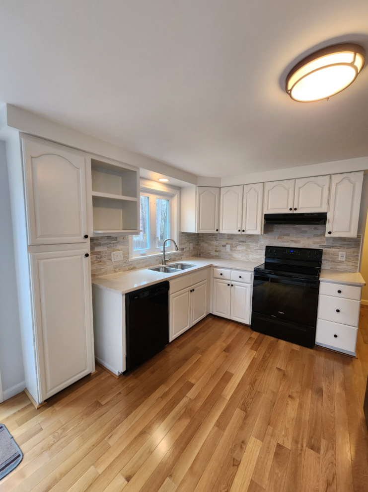 Cabinet Refinishing vs. Replacement: Which One Really Saves You Money?